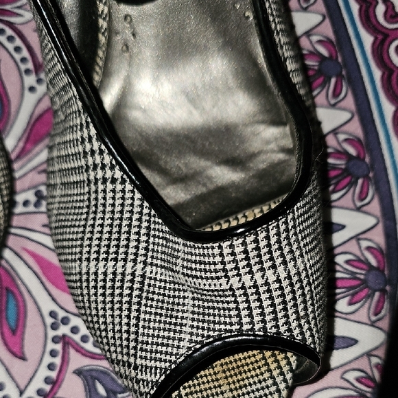 Predictions Elegant Black and White Peep-Toe Women's Shoes Size 9 - Picture 4 of 6